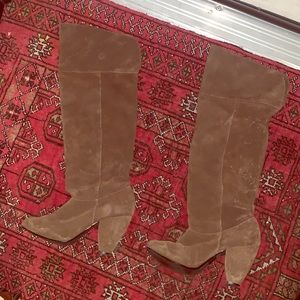 Brown suede boots with curved heel!